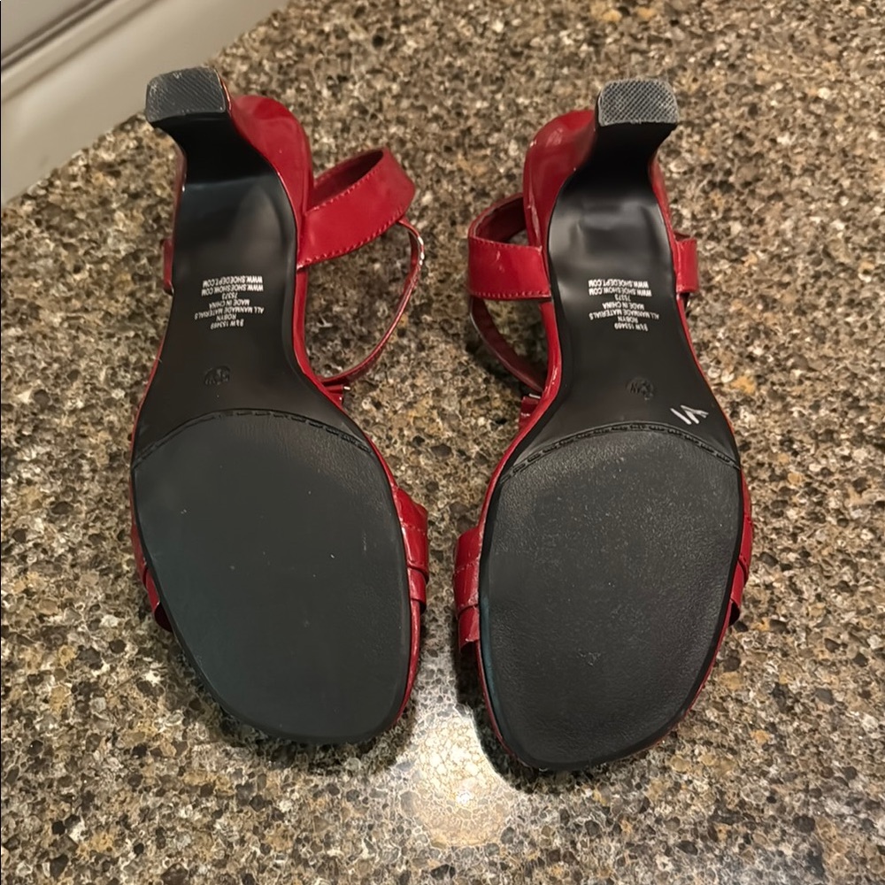NEW It's OK "Robyn" Red Sandals with T-Strap Design size 91/2 - Picture 3 of 5